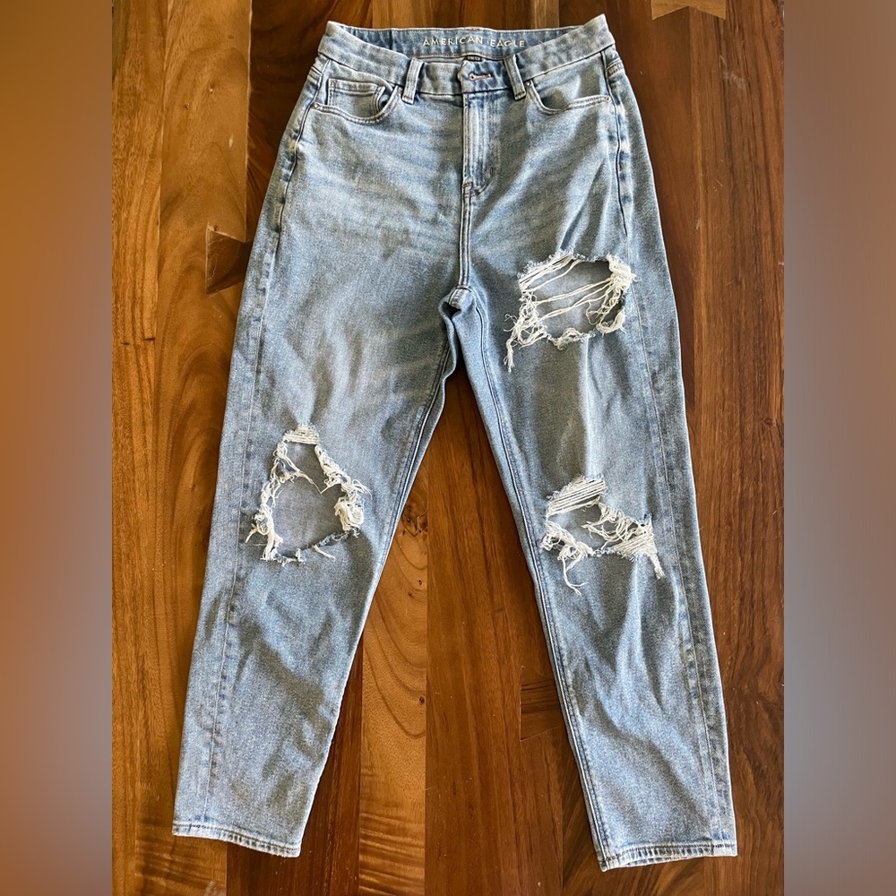 American Eagle stretch distressed mom jeans size 4